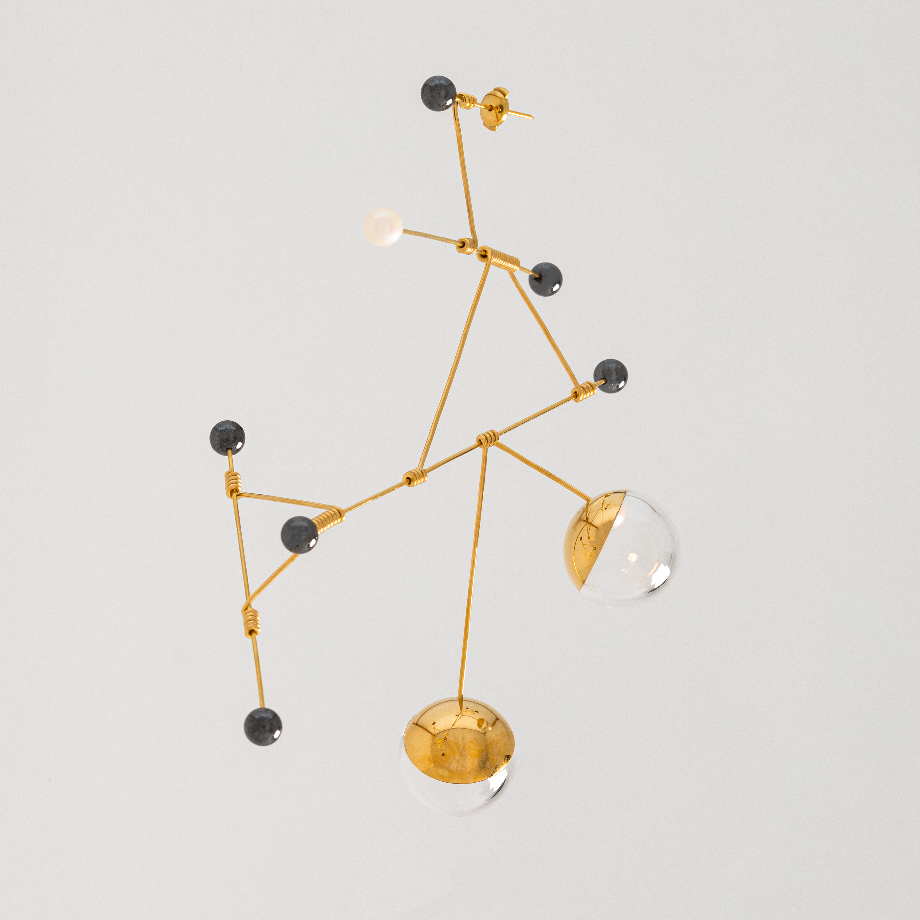 Harmonizing Sound and Motion: Wenyin Jiang's Kinetic Jewellery