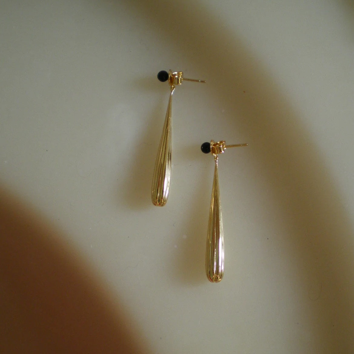 YUHU Awake Earrings Gold