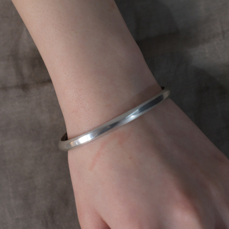 Whetstone Scoop Trifold Bangle