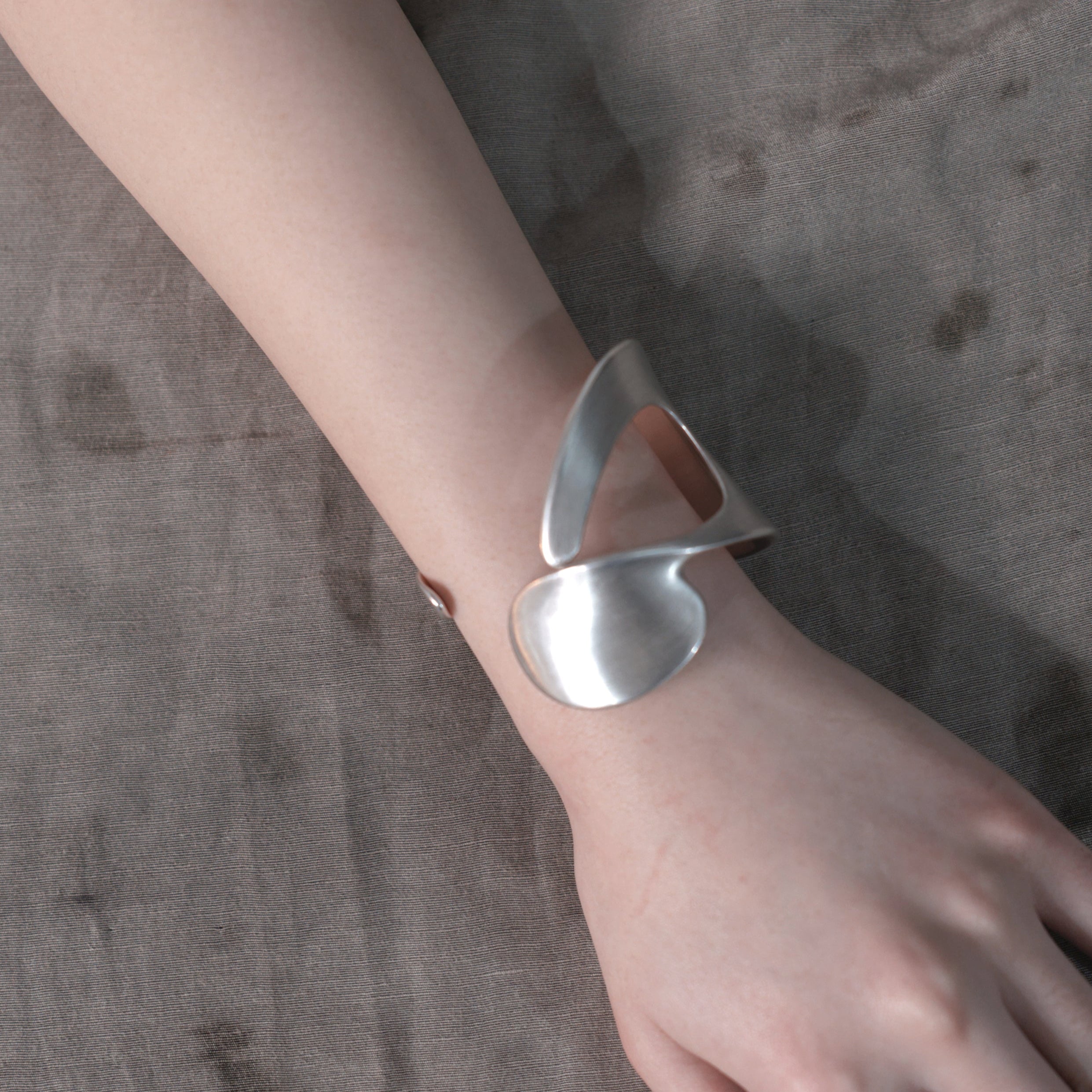 Whetstone Scoop Twist Bangle
