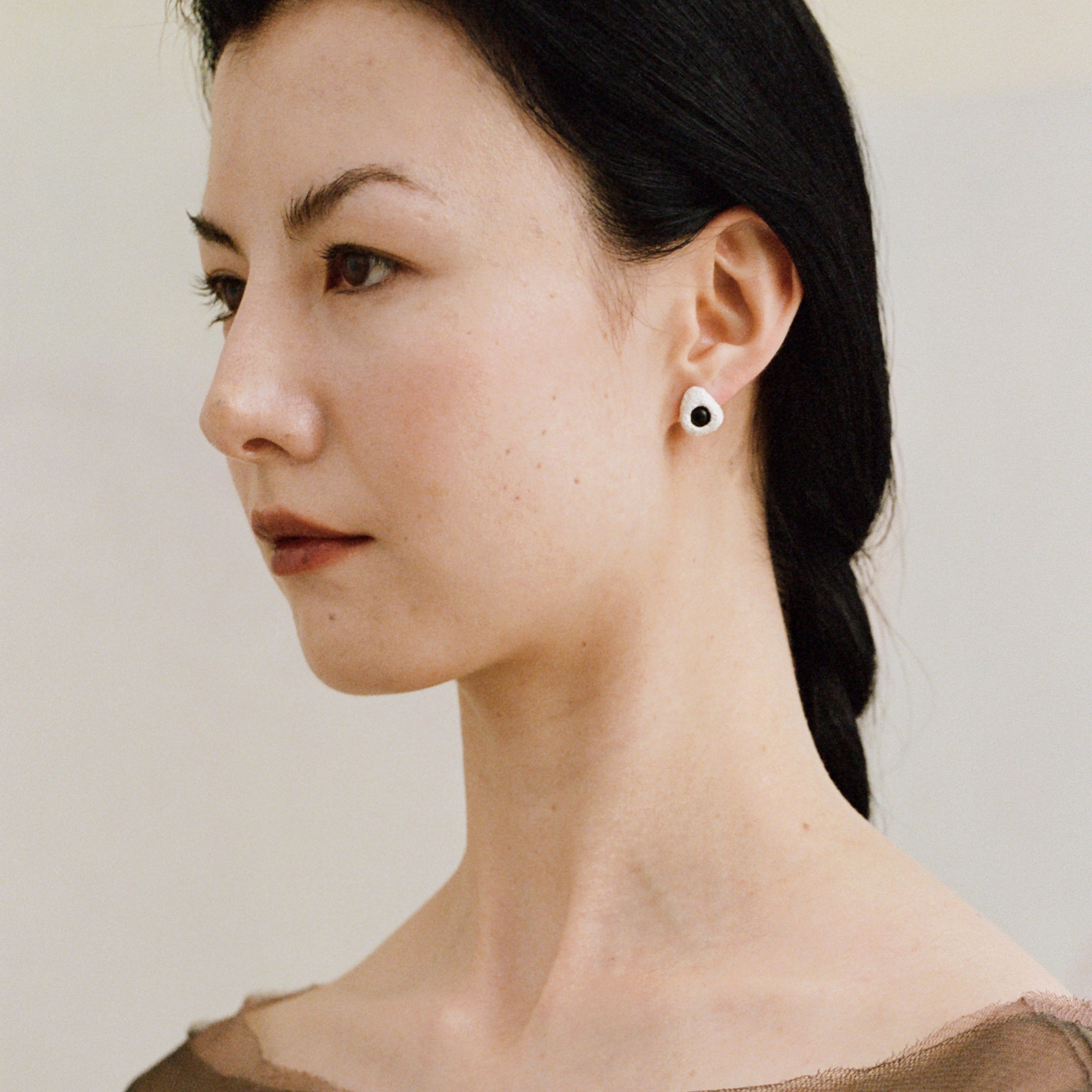 QIQI Pip Small Earrings in Ebony Wood
