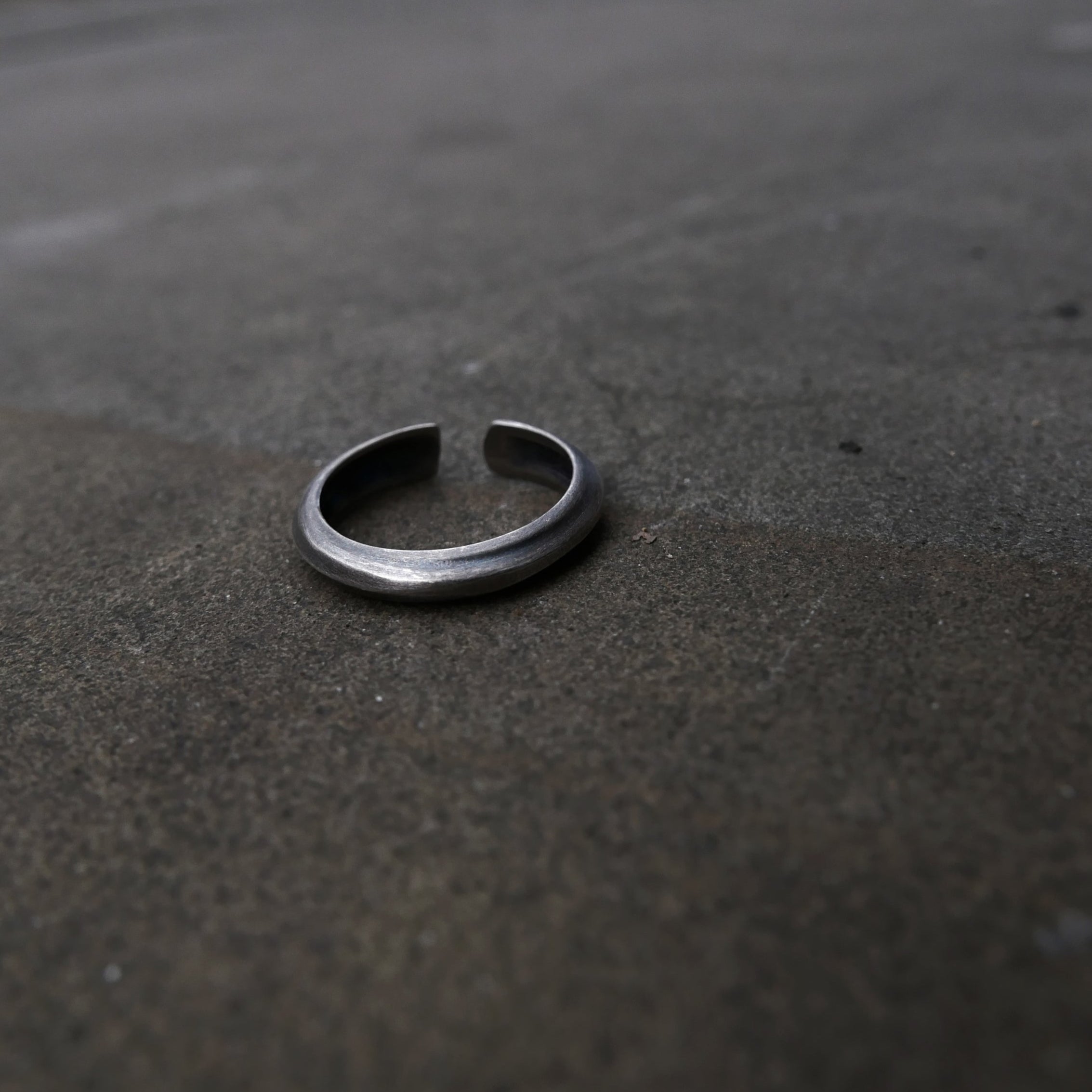 Whetstone Scoop Pause Ring