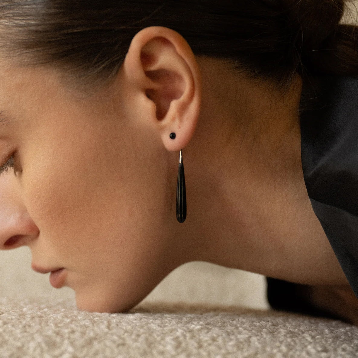 YUHU Ivy Earrings Dark