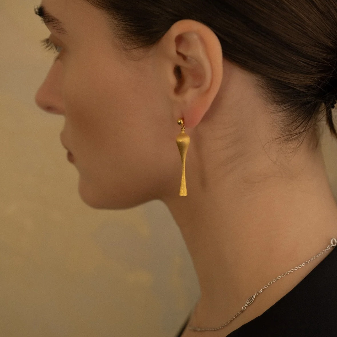 YUHU Jade-vase Earrings Gold
