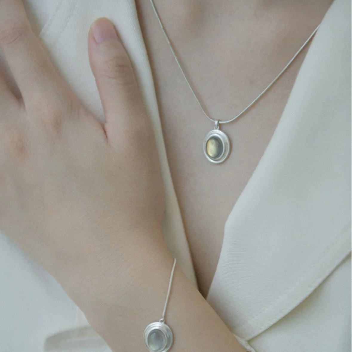 Loom Moon Stone Retro Necklace