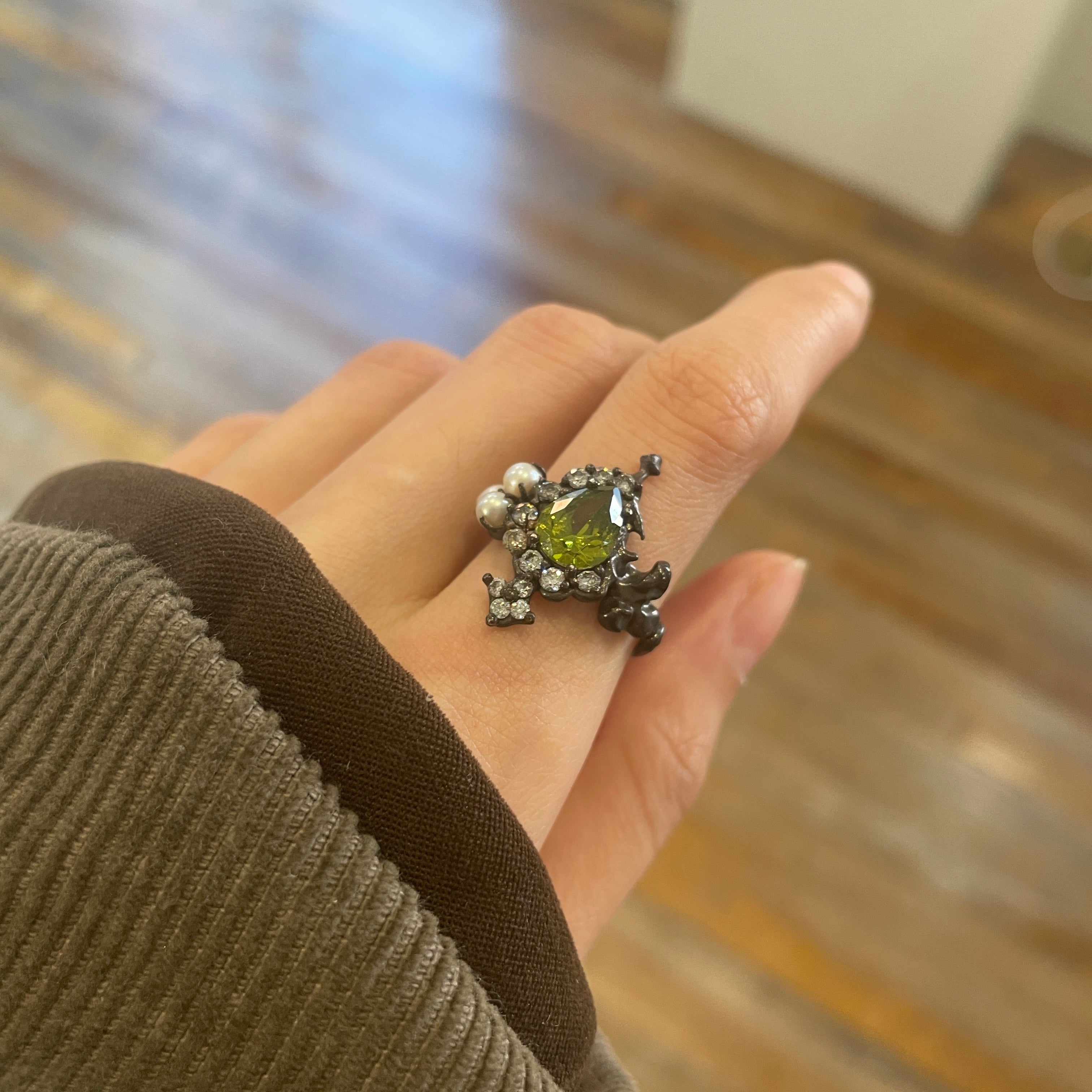 Hanying Melted Pearl Ring With Zircon (Light Green)
