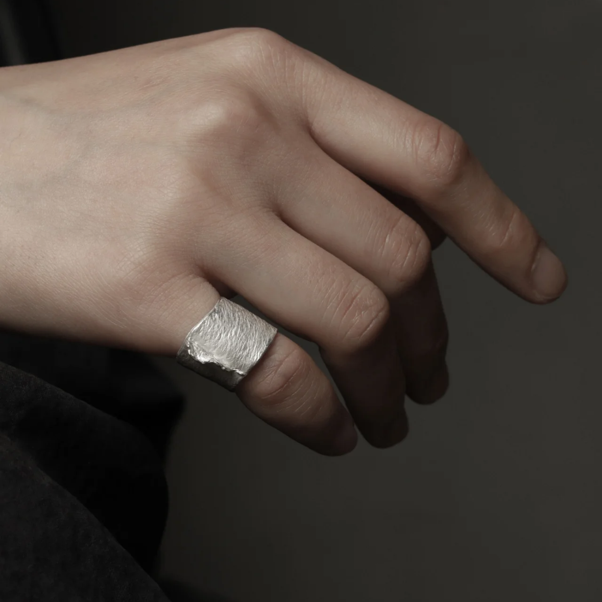 M.Wong As the Island Ear Cuff/Ring White