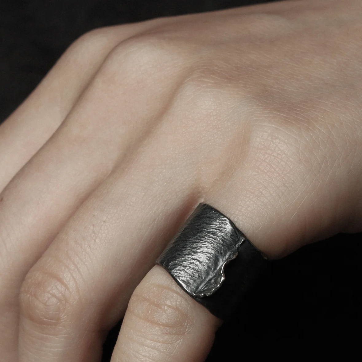 M.Wong As the Island Ear Cuff/Ring Black