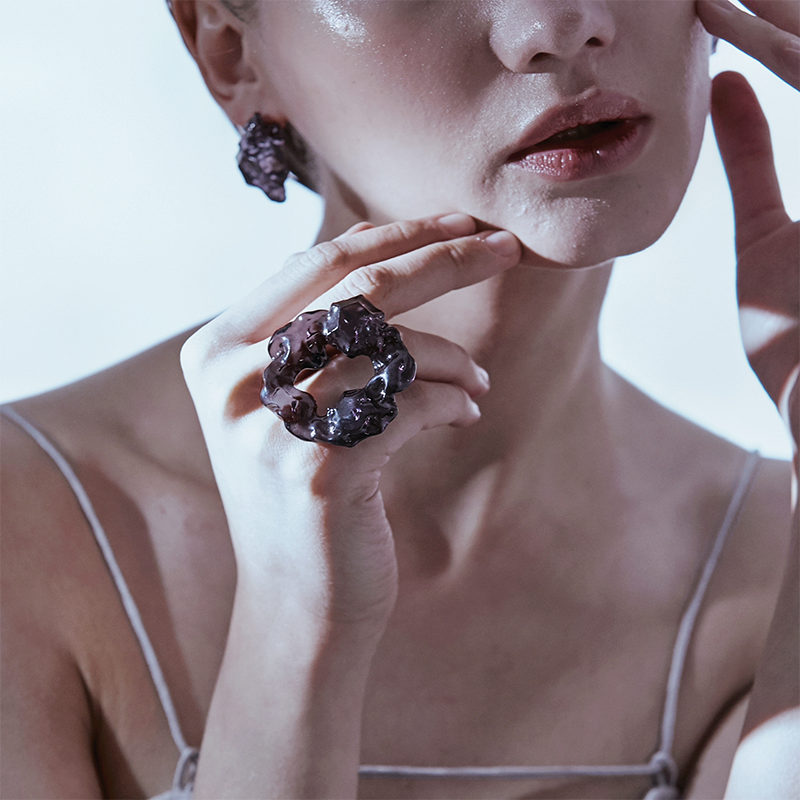 Sphinxy Diamond Fossil Resin Round Ring