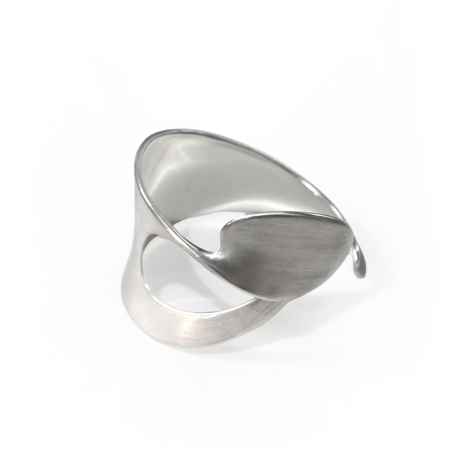 Whetstone Scoop Twist Bangle