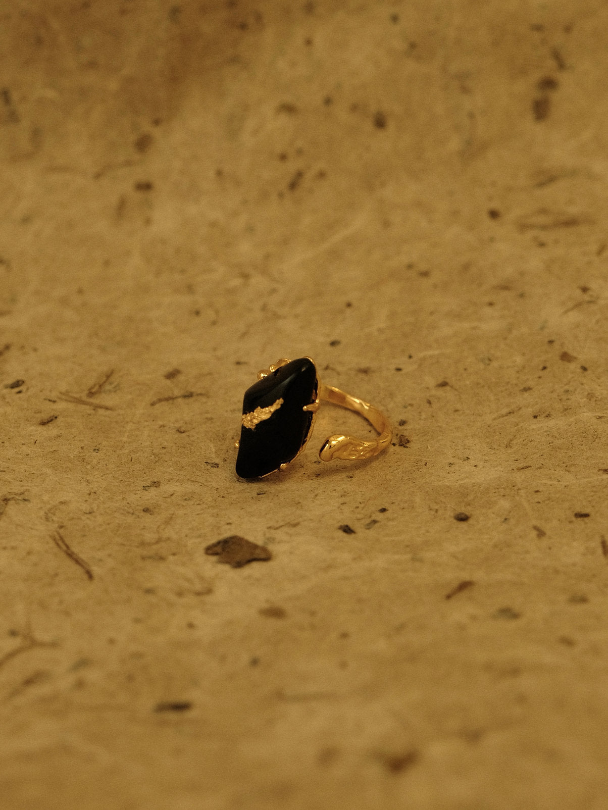 Hanying Ceramic Stone Ring With Gold Painting