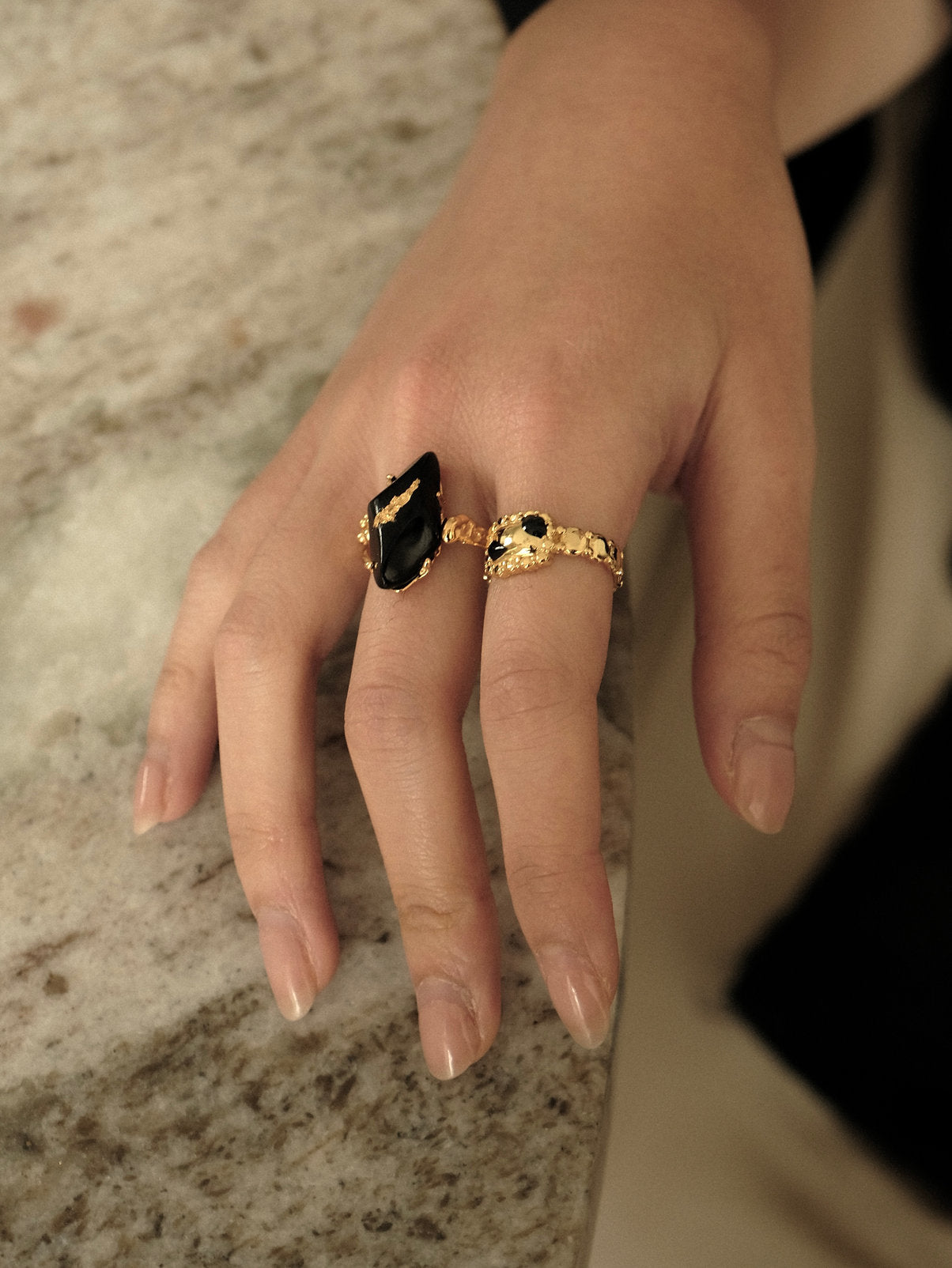 Hanying Ceramic Stone Ring With Gold Painting