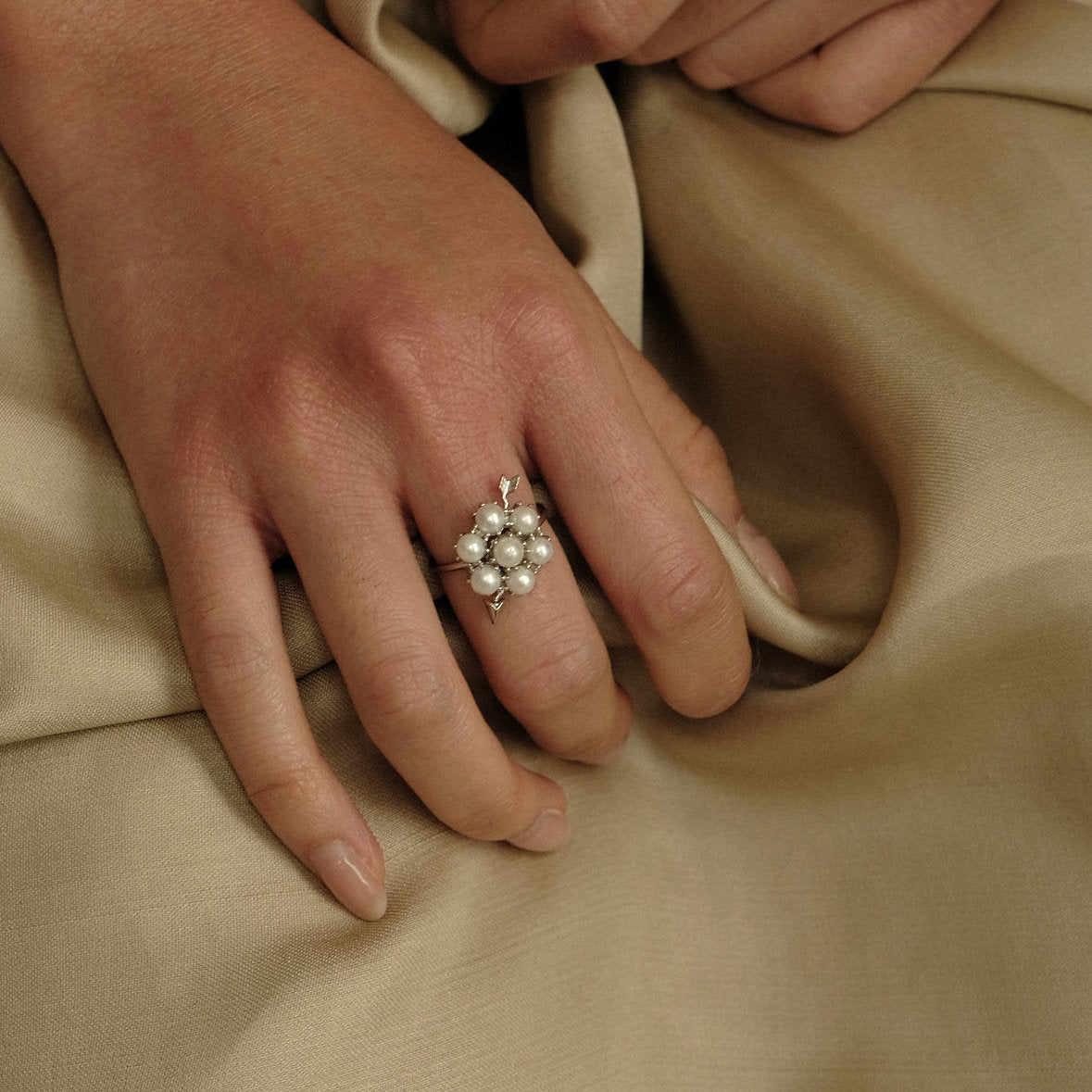 Hanyin Pearl Floral Sword Ring (Silver)