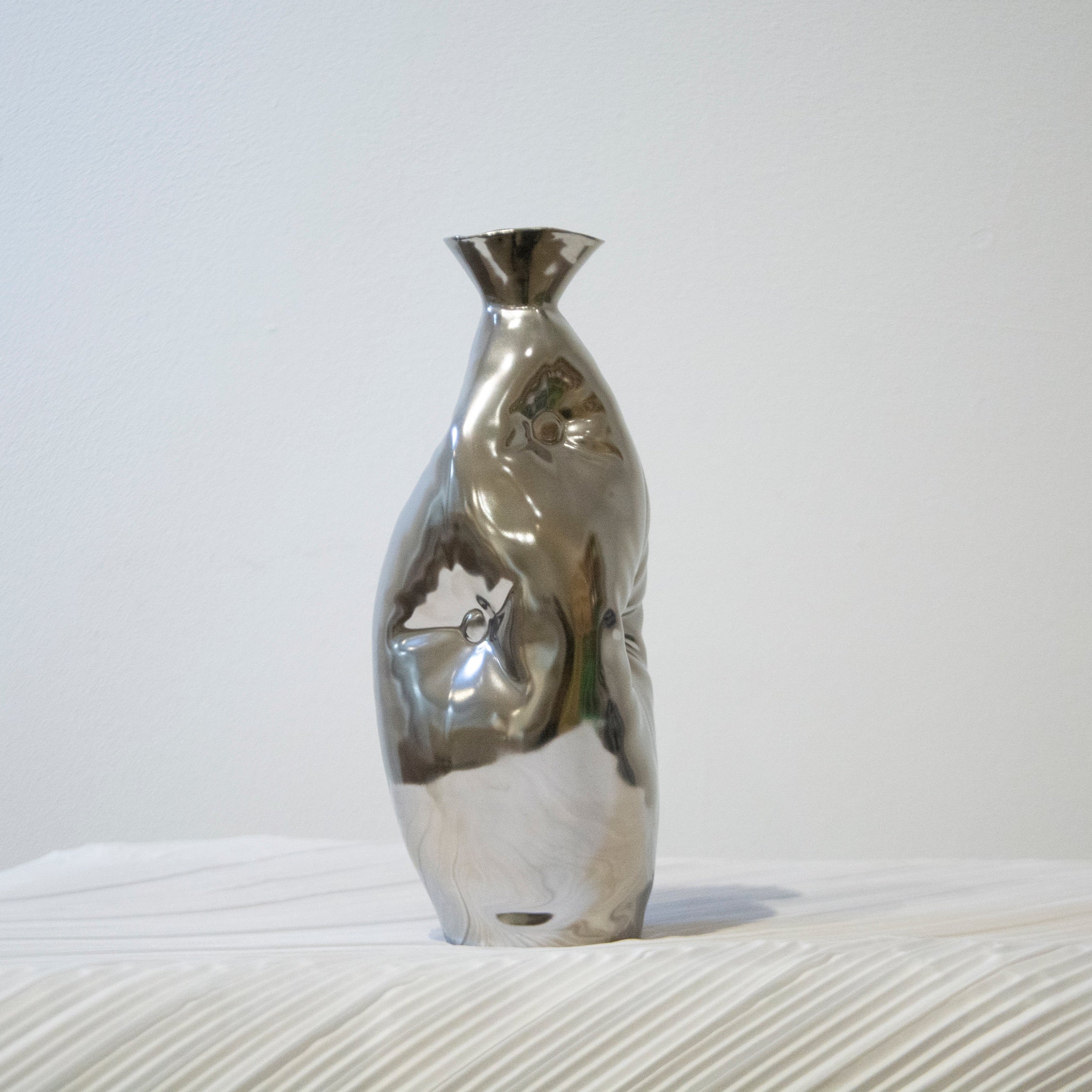 Yifan Renxu Studio Slender Silver Vase - ALSOLIKE