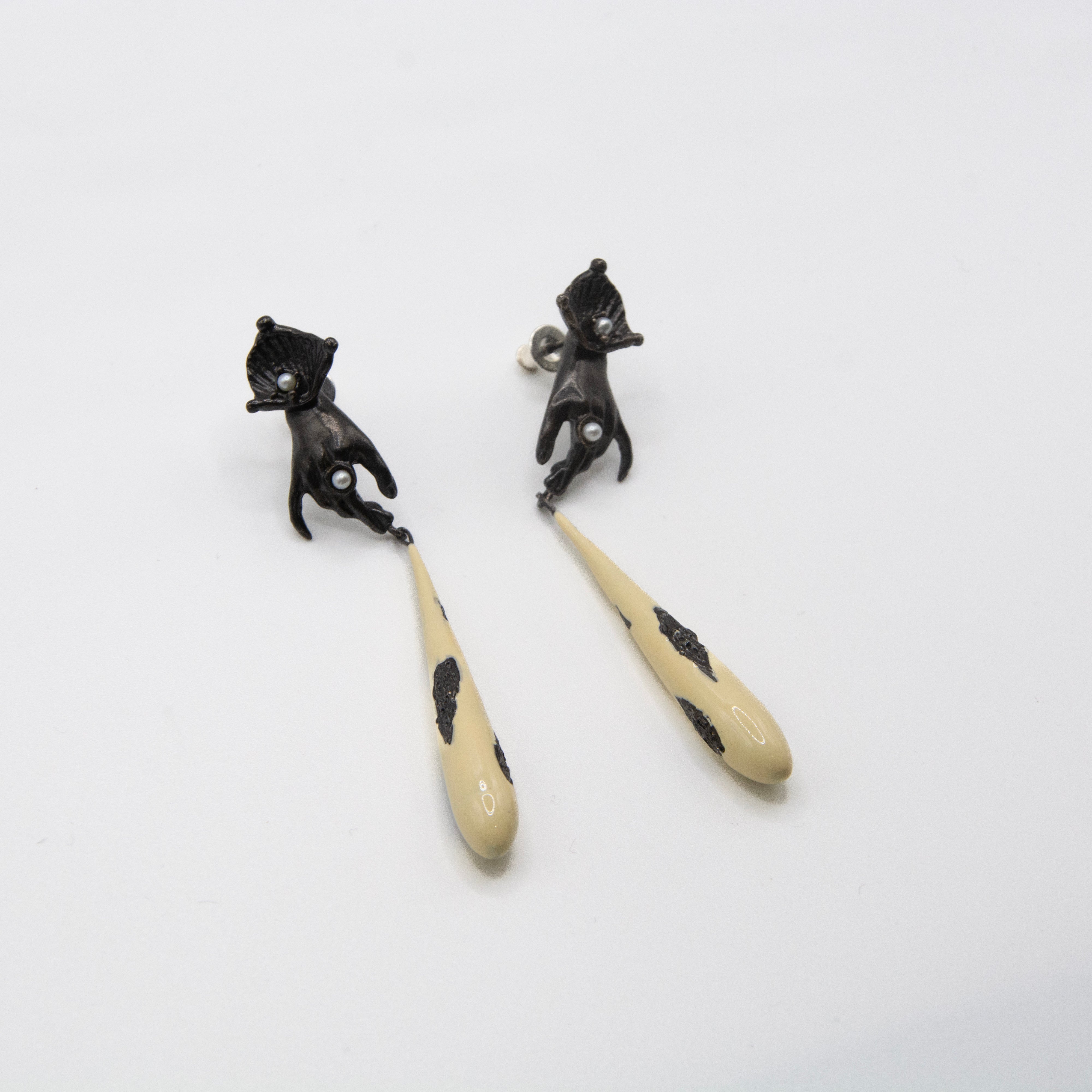 HAND EARRINGS WITH WHITE ENAMEL - ALSOLIKE