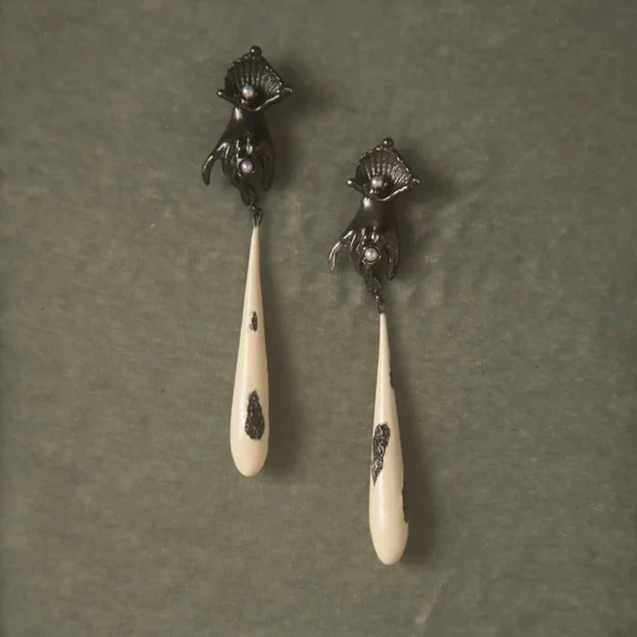 HAND EARRINGS WITH WHITE ENAMEL - ALSOLIKE
