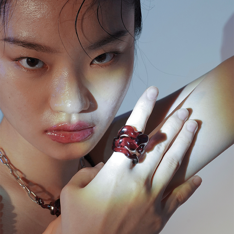 Sphinxy Dark Red Layers Resin Ring