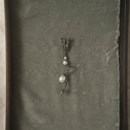 ARROW EARSTUDS(ANTIQUE) - HANYING - ALSOLIKE