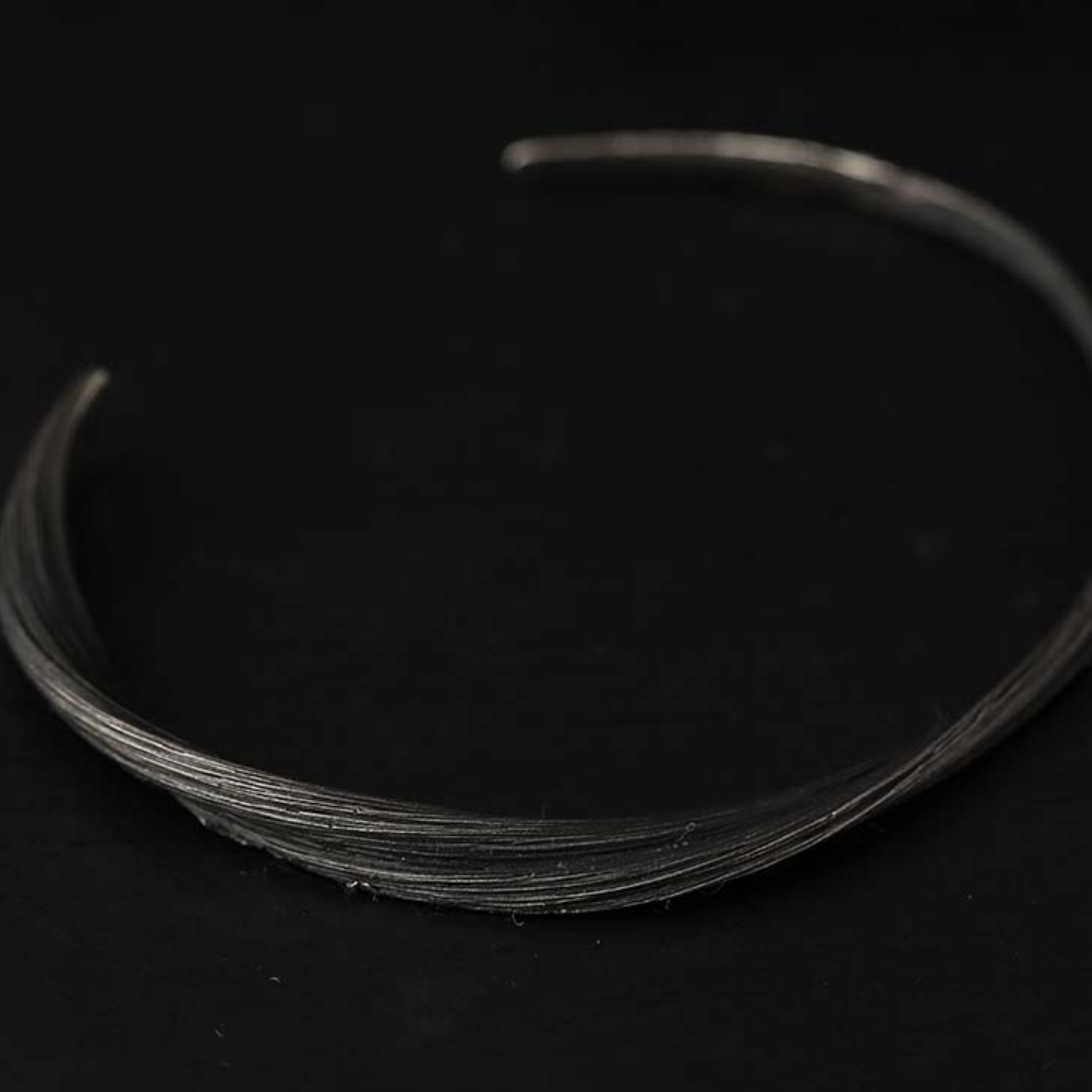 Detaj Hair Thin Bangle