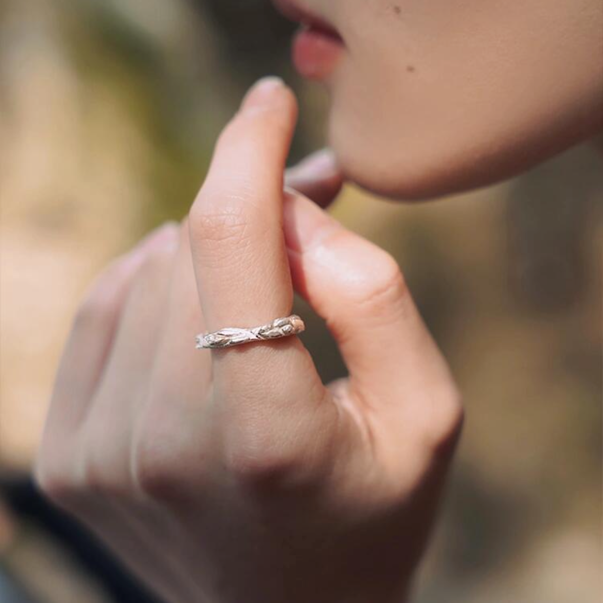 Aokinside Flowing Water Ring