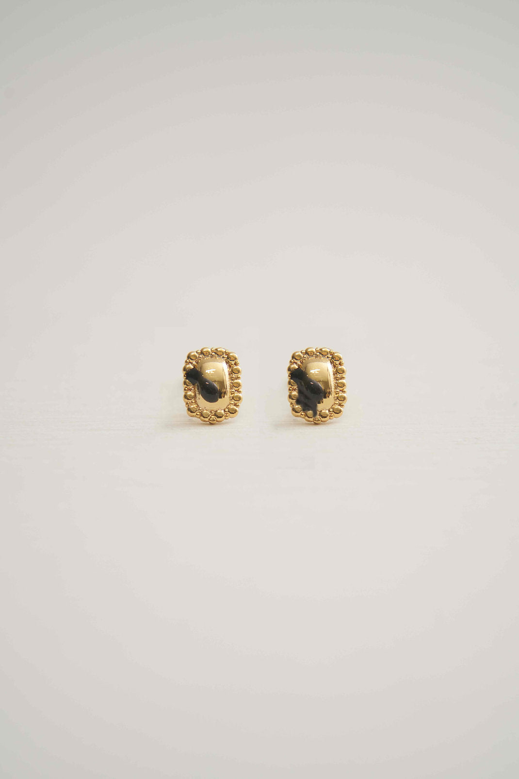 Hanying Sterling Floral Gemstone Gemstone Stud Earrings (Gold)