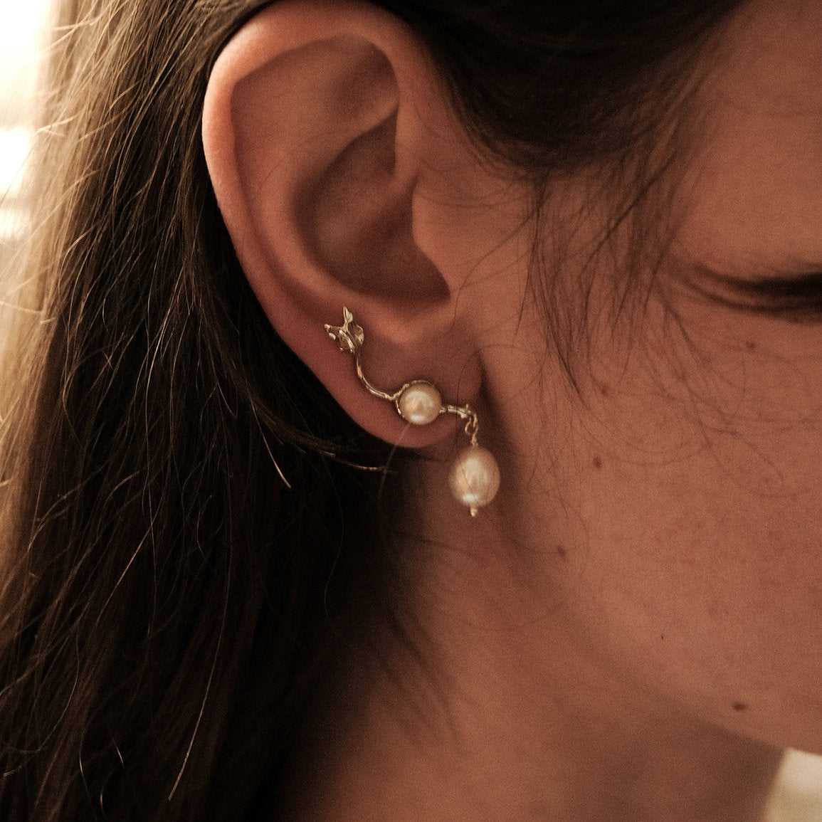 Hanying Pearl Arrow Cartilage Earrings (Silver)