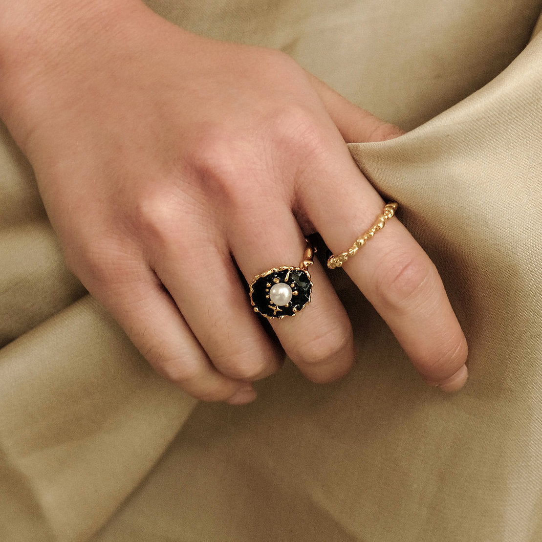 Hanying Enamel Signet Ring (Gold)