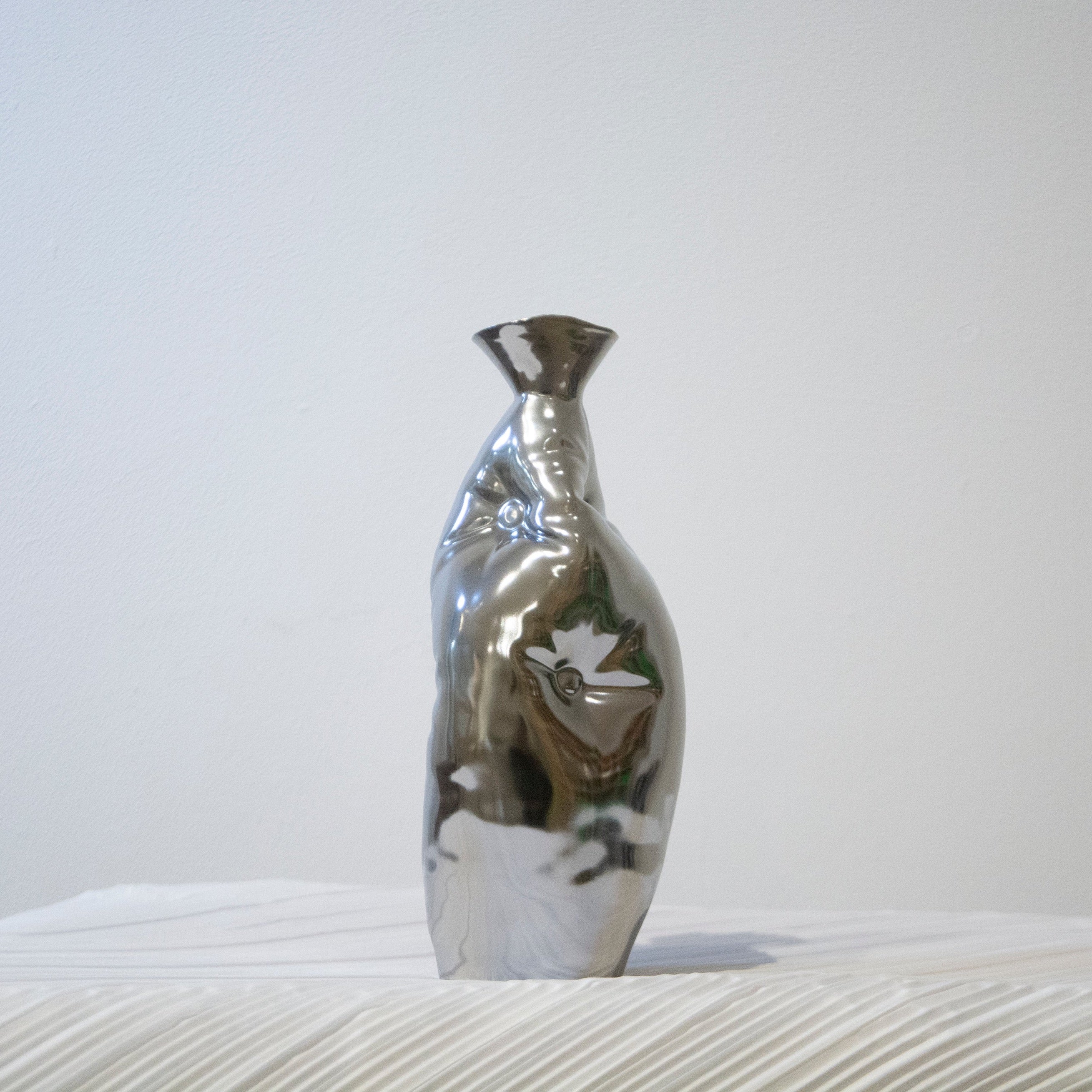 Yifan Renxu Studio Slender Silver Vase - ALSOLIKE