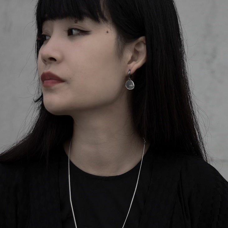 M.Wong Nestling Black Earring - ALSOLIKE
